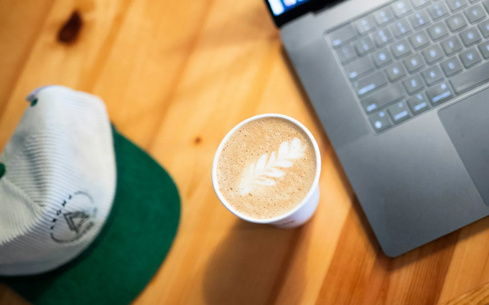 Travailler dans un café sans devenir le client relou